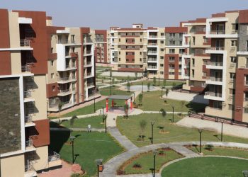 تكلفتها 3 مليارات جنيه.. جولة لنائب رئيس هيئة المجتمعات العمرانية بمشروع الإسكان الفاخر في أكتوبر