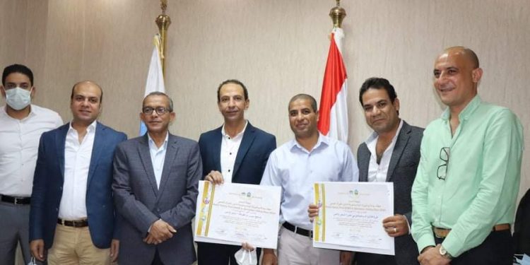 تسليم شهادة اعتماد سلامة ومأمونية المياه لفنادق بالغردقه ومرسي علم