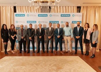 جانب من التوقيع