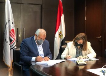 جانب من التوقيع