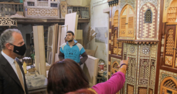 السفير الأمريكي خلال الزيارة