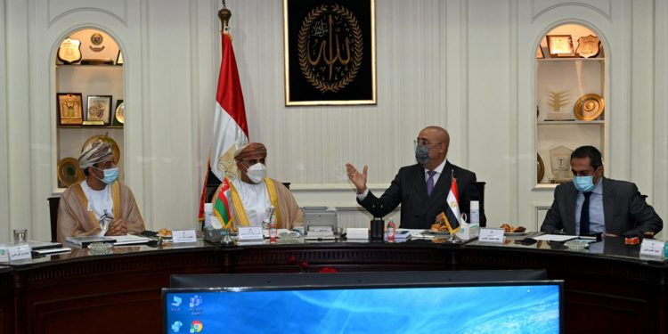 لقاء وزيرا الإسكان المصرى والعمانى
