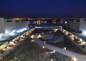 بينها 63 فيلا علي النيل.. عفيفي يتفقد مشروعات المقاولون العرب بأسوان الجديدة