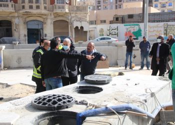 جولة ميدانية لرئيس القابضة للمياه لمتابعة استعدادات شركة الصرف الصحى بالإسكندرية لمواجهة النوة