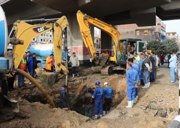 مياه الشرقية: متابعة إصلاح خط طرد صرف صحي بمدينة الزقازيق