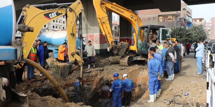 مياه الشرقية: متابعة إصلاح خط طرد صرف صحي بمدينة الزقازيق