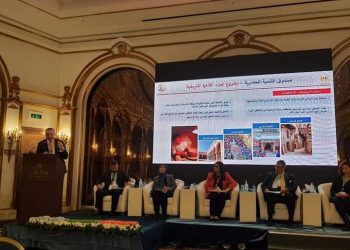 خالد صديق خلال المؤتمر