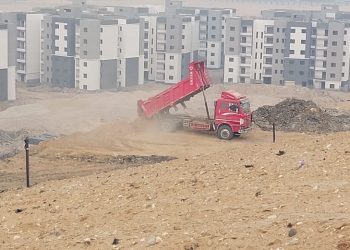 مسئولو “الإسكان” يتفقدون مشروع الغلق الآمن لمقلب السلام العمومي تحت إشراف جهاز العبور