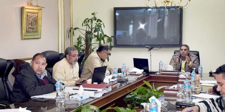 تنفذ في 161 قرية.. مبروك: متابعة مشروعات المقاولون العرب ضمن مبادرة حياة كريمة