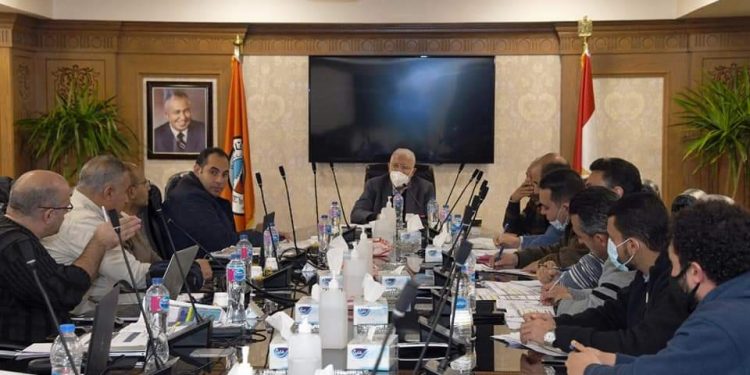 بطول 43 كيلو متر.. رئيس المقاولون العرب يتابع أعمال مشروع المونوريل