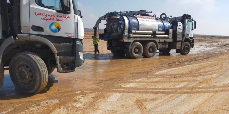 القابضة للمياه الدفع بسيارات ومعدات من القاهرة والجيزة لسرعة سحب مياه الأمطار برأس غارب