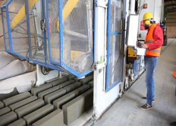 ايجي كريت: بدء توريد المنتجات الأسمنتية المتطورة للمشروعات القومية بحلايب وشلاتين