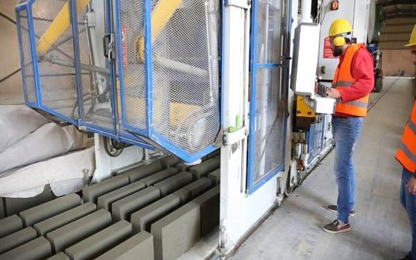 ايجي كريت: بدء توريد المنتجات الأسمنتية المتطورة للمشروعات القومية بحلايب وشلاتين