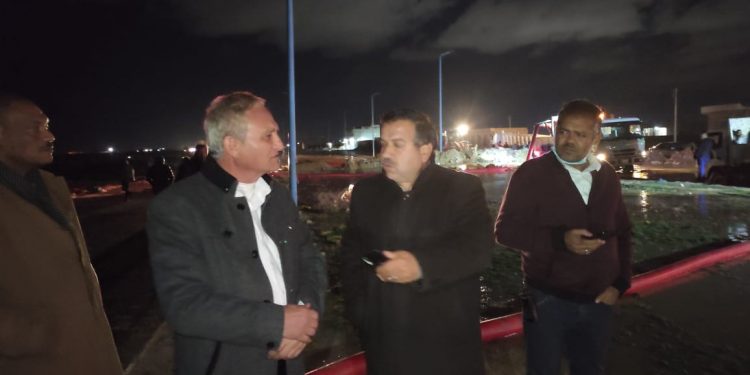 مياه مطروح تنجح فى مواجهة السيول الناجمة عن مياه الامطار بمنطقة طريق السلوم الدولى