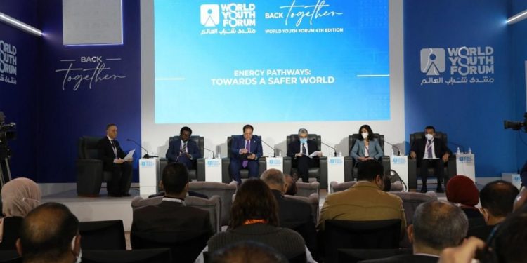 جانب من ندوة الطاقة بمشاركة النائب أبو العينين