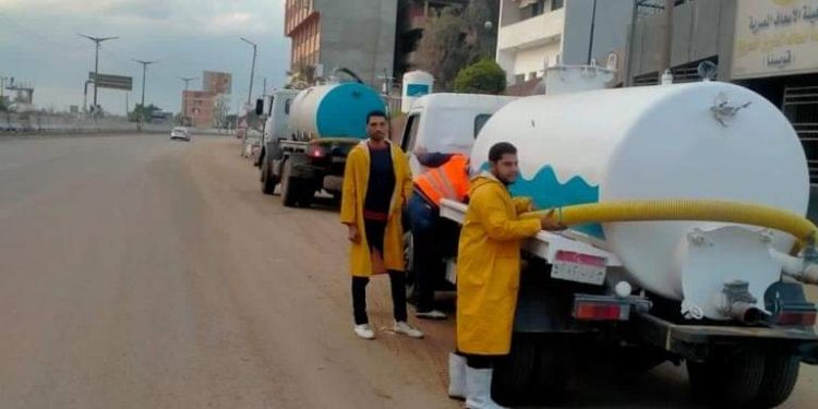 تمركز سيارات شفط المياه لمواجهة الأمطار المتوقعة في المنوفية