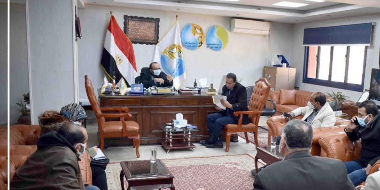 مياه سوهاج تستقبل مستشار وزير البيئة لمناقشة تطبيق معايير الصرف الصناعي بالمنشآت الصناعية