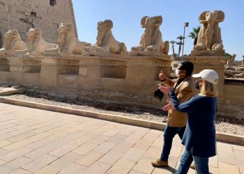 ليزلى ريد خلال الجولة بالأقصر