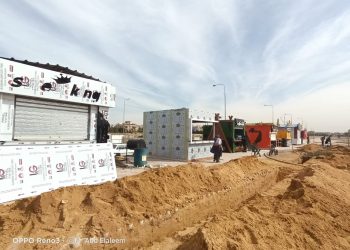 استكمال أعمال مد خطوط المياه والصرف لمشروع بازار العبور “شارع مصر “