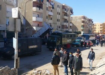 جانب من حملة الإزالة ببدر