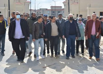 رئيس المقاولون العرب يتفقد مشروعات الشركة بالمنصورة الجديدة