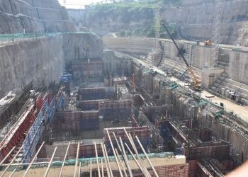 تنفذه المقاولون العرب والسويدى.. متابعة الموقف التنفيذي لمشروع سد ومحطة جوليوس نيريرى الكهرومائية بتنزانيا