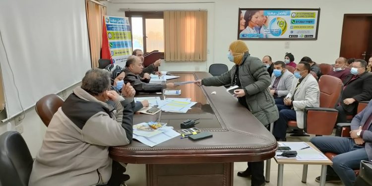 مياه أسيوط تتابع اعمال مد وتدعيم شبكات المياه بقرى حياة كريمة