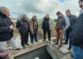 بطول 6 كم.. رئيس شركة مياه الشرب والصرف الصحى بالبحيرة يتفقد خط مياه الحدين بمركز الدلنجات