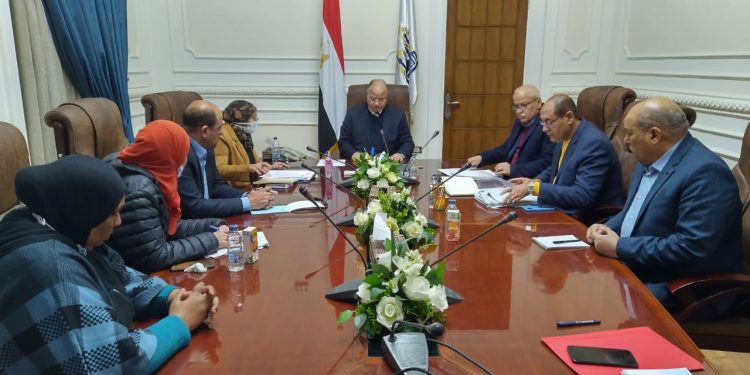 محافظ القاهرة يشدد علي سرعة تسكين سكان عزبة أبوقرن وبنى هلال