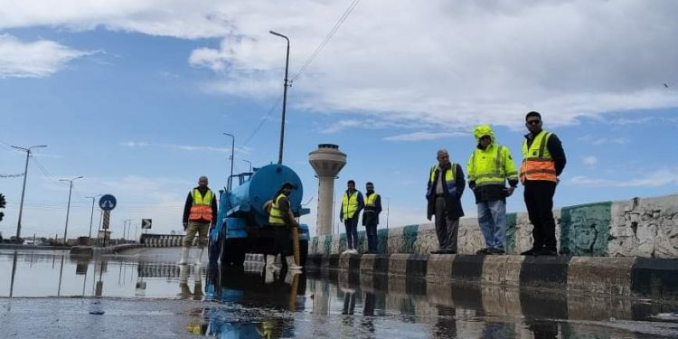 باستخدام 125 معدة.. القابضة للمياه تواجه الأمطار بالقاهرة والجيزة.. وطوارئ بالمحافظات