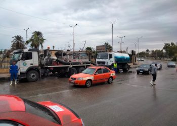 استمرار جهود شركة مياه القناة فى سحب مياه الأمطار