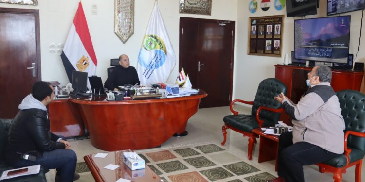 مياه أسيوط تناقش ترحيل خط مياه الوليدية المرشحة قطر 1000مم بولي إثيلين مع مهندسي التنفيذ الذاتي