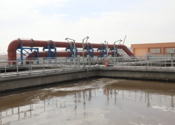 رئيسا التنفيذي لمياه الشرب ومياه الجيزة يتفقدان توسعات محطة معالجة صرف صحى أبورواش بالجيزة