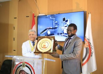 دولة السنغال تشكر مستشفي الكبد المصرى بقيادة شيحه