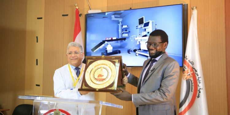 دولة السنغال تشكر مستشفي الكبد المصرى بقيادة شيحه