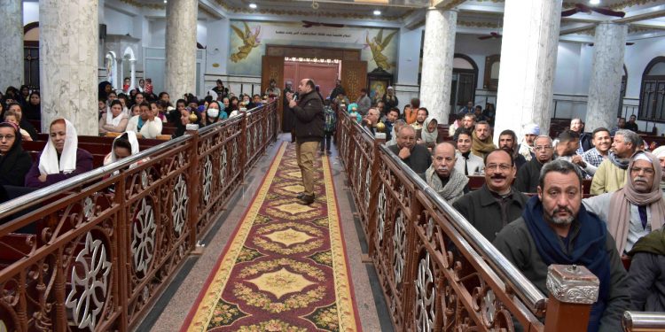 مياه سوهاج: توعية رواد كنيسة العذراء بالشيخ يوسف بمشروعات حياة كريمة