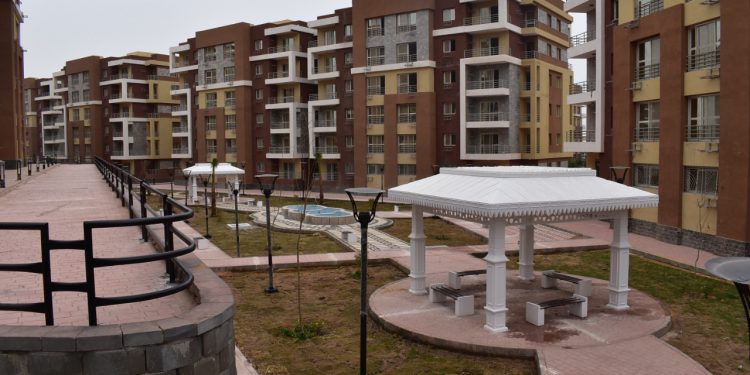 تتضمن 1176 شقة.. مسئولو الإسكان يتفقدون سير العمل بمشروع “JANNA” وأعمال التطوير بمدينة الشروق