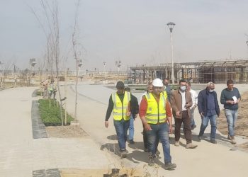 مسئولو “الإسكان” يتفقدون سير العمل بالحدائق المركزية بالعاصمة الإدارية الجديدة