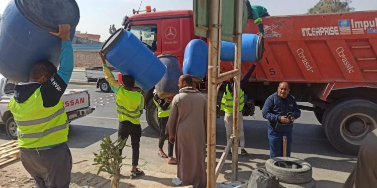 جانب من أعمال الإزالة