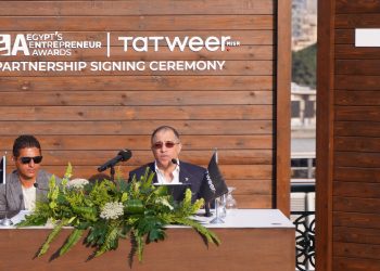 جانب من التوقيع