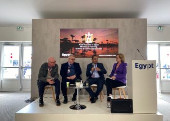جانب من مناقشة الاستثمار العقارى فى مصر خلال معرض ميبم