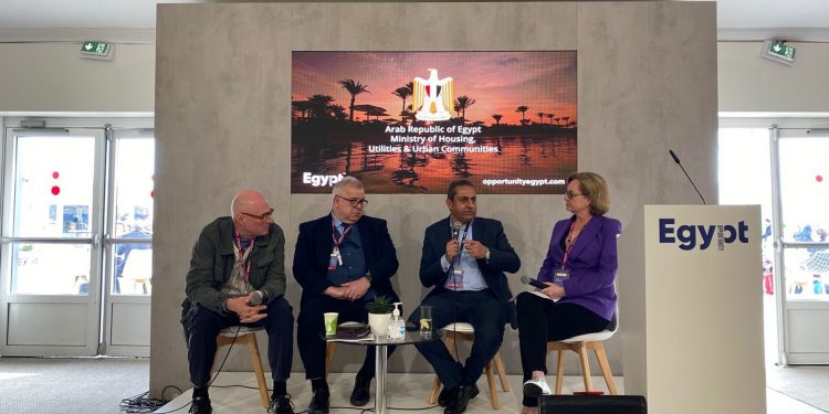 جانب من مناقشة الاستثمار العقارى فى مصر خلال معرض ميبم