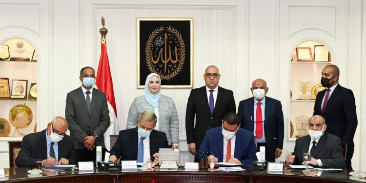 وزيرا الإسكان والتضامن الاجتماعى يشهدان توقيع بروتوكول تعاون مع جمعية الأورمان لتوصيل المياه للأسر الأولى بالرعاية ضمن مبادرة “حياة كريمة”