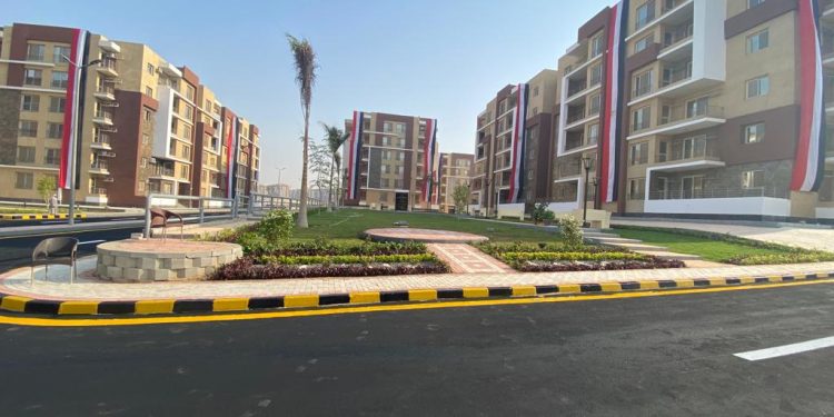 وزير الإسكان يتابع الموقف التنفيذي للمشروعات المختلفة بمدينة 15 مايو