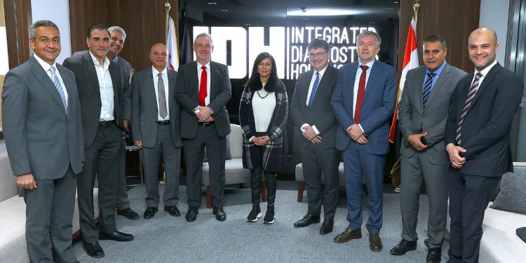 الرئيس التنفيذي للسيمنز هيلثنيرز لأوروبا والشرق الأوسط وإفريقيا يشييد بأحدث فروع البرج