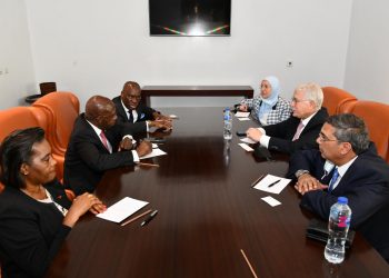 المقاولون العرب تبحث مجالات عمل فى أنجولا