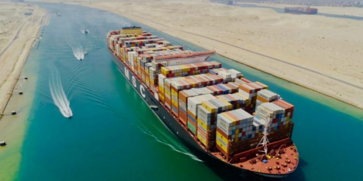 قناة السويس: زيادة 10% برسوم عبور ناقلات البترول ابتداء من مايو المقبل
