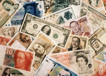 انخفاض بأسعار العملات الأجنبية والدولارالأمريكي تراجع 11 قرشا