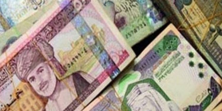 انخفاض بأسعار العملات العربية والدينار الكويتي بـ57.94 جنيها