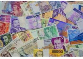 الدينار الكويتي يستقر علي سعره 57.81 جنيها .. أسعار العملات العربية اليوم